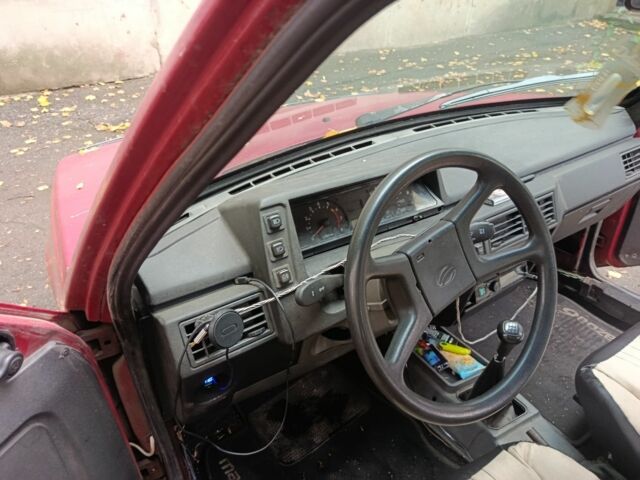 ЗАЗ 1102 Таврия-Нова 2002 у Дніпро (Дніпропетровську) на Automoto.ua Червоний ЗАЗ 1102 Таврия-Нова, об'ємом двигуна 1.1 л та пробігом 70 тис. км за 832 $, фото 5 на Automoto.ua