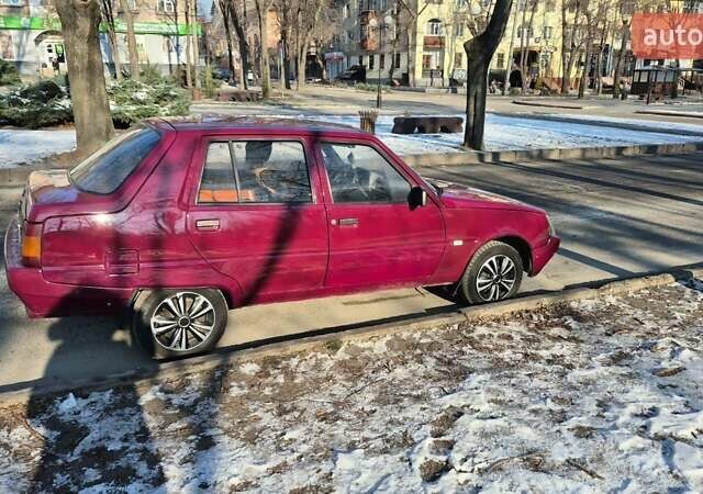 Красный ЗАЗ 1102 Таврія-Нова, объемом двигателя 1.2 л и пробегом 300 тыс. км за 800 $, фото 3 на Automoto.ua