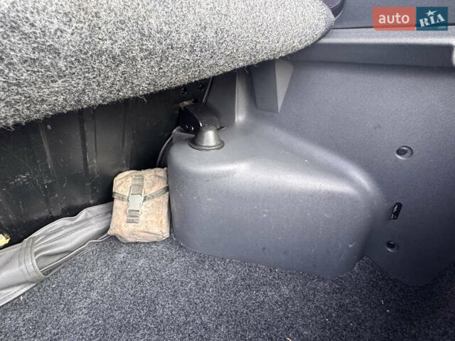 Красный ЗАЗ 1102 Таврія-Нова, объемом двигателя 1.2 л и пробегом 34 тыс. км за 2550 $, фото 8 на Automoto.ua