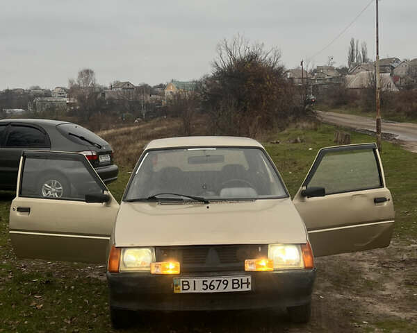 Желтый ЗАЗ 1102 Таврія-Нова, объемом двигателя 1.2 л и пробегом 104 тыс. км за 520 $, фото 7 на Automoto.ua
