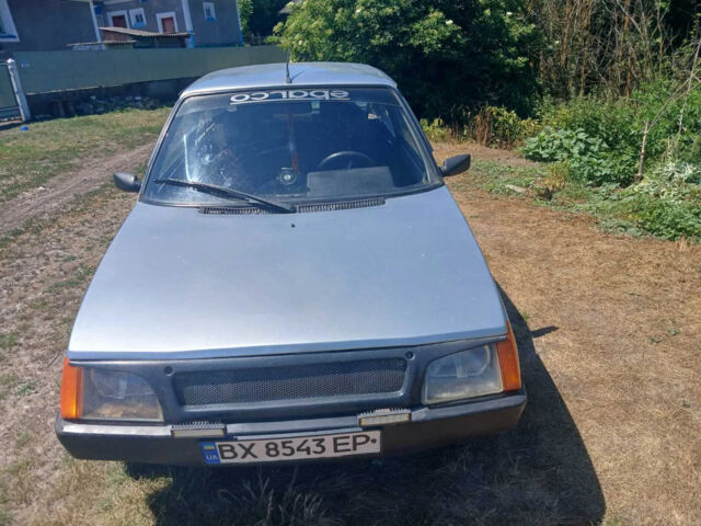 ЗАЗ 1102 Таврия-Нова 2004 у Каменце-Подольском на Automoto.ua Сірий ЗАЗ 1102 Таврия-Нова, об'ємом двигуна 1.2 л та пробігом 70 тис. км за 699 $, фото 2 на Automoto.ua