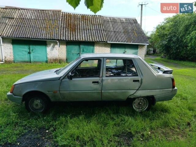 Серый ЗАЗ 1102 Таврія-Нова, объемом двигателя 1.2 л и пробегом 200 тыс. км за 450 $, фото 2 на Automoto.ua