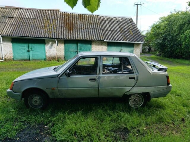 Серый ЗАЗ 1102 Таврия-Нова, объемом двигателя 1.2 л и пробегом 200 тыс. км за 450 $, фото 4 на Automoto.ua