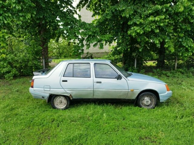 Серый ЗАЗ 1102 Таврия-Нова, объемом двигателя 1.2 л и пробегом 200 тыс. км за 450 $, фото 3 на Automoto.ua