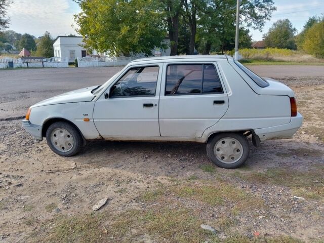 ЗАЗ 1103 Славута 2001 в Прилуках на Automoto.ua Белый ЗАЗ 1103 Славута, объемом двигателя 1 л и пробегом 89 тыс. км за 1200 $, фото 1 на Automoto.ua