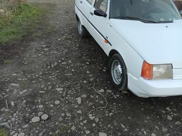 Белый ЗАЗ 1103 Славута, объемом двигателя 1 л и пробегом 167 тыс. км за 850 $, фото 3 на Automoto.ua