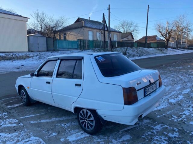 Белый ЗАЗ 1103 Славута, объемом двигателя 1.2 л и пробегом 186 тыс. км за 900 $, фото 2 на Automoto.ua