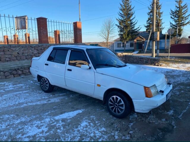Белый ЗАЗ 1103 Славута, объемом двигателя 1.2 л и пробегом 186 тыс. км за 900 $, фото 1 на Automoto.ua