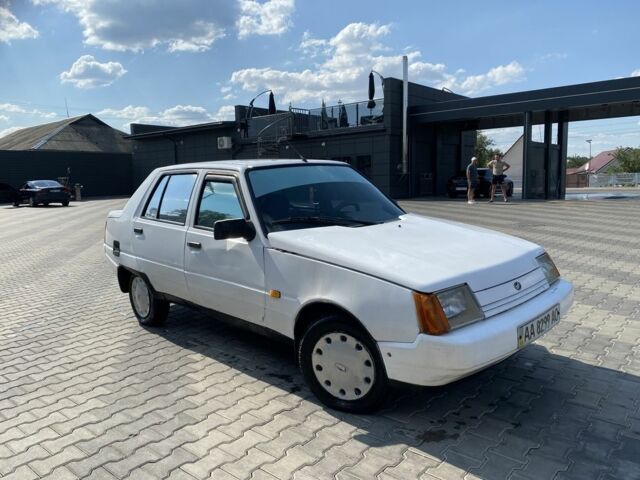 Белый ЗАЗ 1103 Славута, объемом двигателя 1.3 л и пробегом 200 тыс. км за 721 $, фото 2 на Automoto.ua