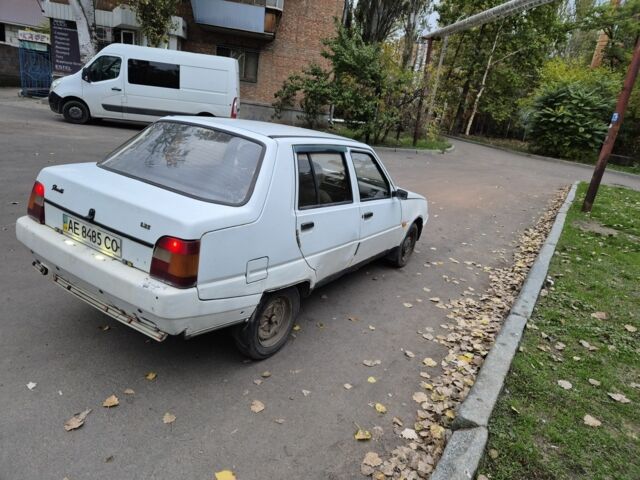 ЗАЗ 1103 Славута 2005 в Николаеве на Automoto.ua Белый ЗАЗ 1103 Славута, объемом двигателя 0 л и пробегом 221 тыс. км за 600 $, фото 2 на Automoto.ua