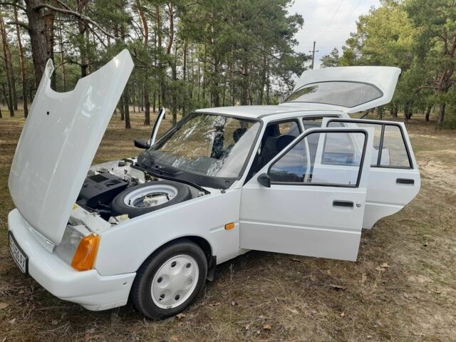 Белый ЗАЗ 1103 Славута, объемом двигателя 0.12 л и пробегом 29 тыс. км за 2400 $, фото 3 на Automoto.ua