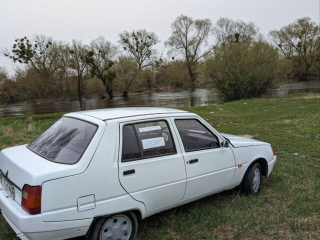 Білий ЗАЗ 1103 Славута, об'ємом двигуна 0.12 л та пробігом 120 тис. км за 950 $, фото 5 на Automoto.ua