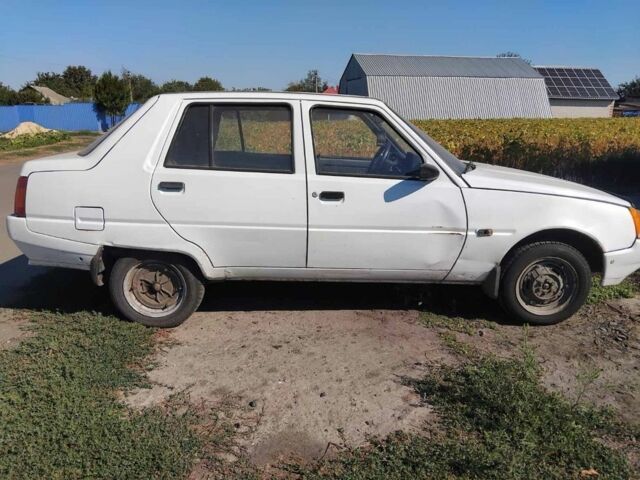 Белый ЗАЗ 1103 Славута, объемом двигателя 1.2 л и пробегом 65 тыс. км за 945 $, фото 2 на Automoto.ua