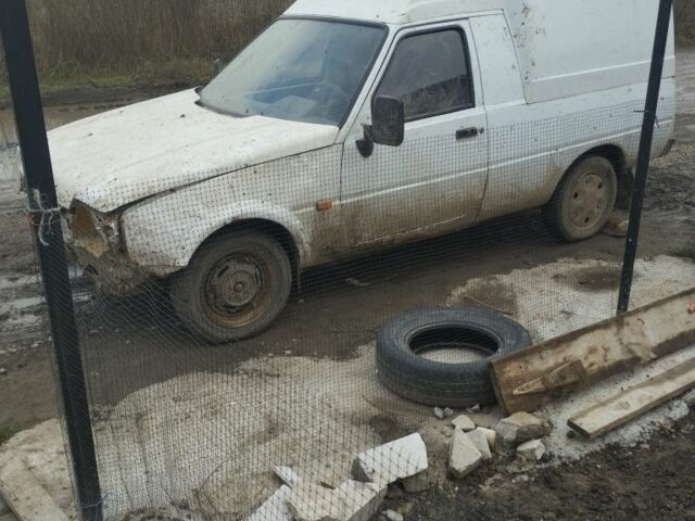 Белый ЗАЗ 1103 Славута, объемом двигателя 1 л и пробегом 120 тыс. км за 427 $, фото 2 на Automoto.ua