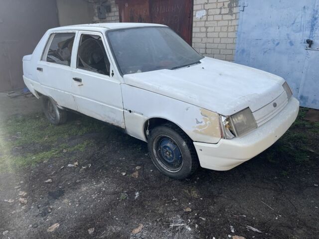 Белый ЗАЗ 1103 Славута, объемом двигателя 1 л и пробегом 123 тыс. км за 400 $, фото 4 на Automoto.ua