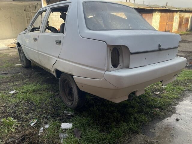 Белый ЗАЗ 1103 Славута, объемом двигателя 1 л и пробегом 123 тыс. км за 400 $, фото 2 на Automoto.ua