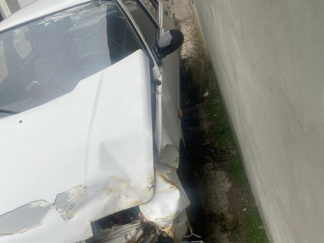 Белый ЗАЗ 1103 Славута, объемом двигателя 1.2 л и пробегом 300 тыс. км за 300 $, фото 2 на Automoto.ua