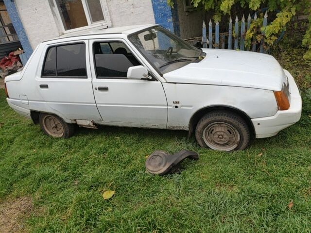 Белый ЗАЗ 1103 Славута, объемом двигателя 1.2 л и пробегом 100 тыс. км за 358 $, фото 1 на Automoto.ua