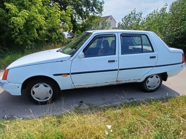 Білий ЗАЗ 1103 Славута, об'ємом двигуна 1.2 л та пробігом 140 тис. км за 600 $, фото 3 на Automoto.ua