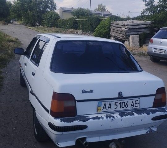 ЗАЗ 1103 Славута 2006 в Николаеве на Automoto.ua Белый ЗАЗ 1103 Славута, объемом двигателя 0 л и пробегом 200 тыс. км за 700 $, фото 5 на Automoto.ua
