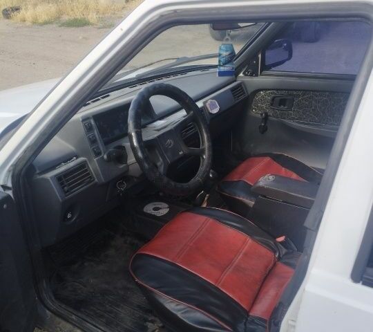 ЗАЗ 1103 Славута 2006 в Николаеве на Automoto.ua Белый ЗАЗ 1103 Славута, объемом двигателя 0 л и пробегом 200 тыс. км за 700 $, фото 6 на Automoto.ua