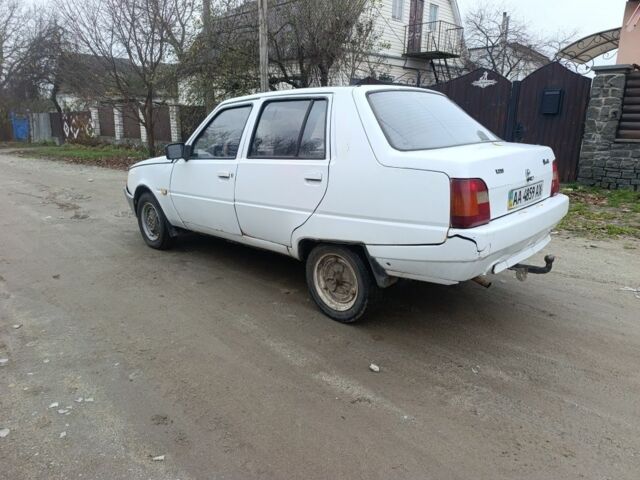 Белый ЗАЗ 1103 Славута, объемом двигателя 0 л и пробегом 200 тыс. км за 550 $, фото 4 на Automoto.ua