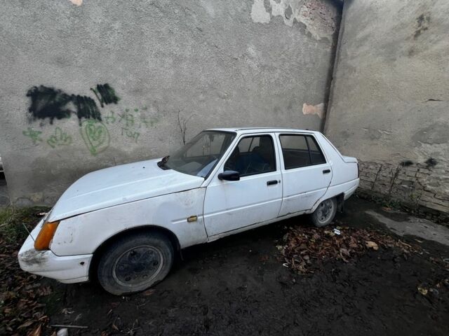 Белый ЗАЗ 1103 Славута, объемом двигателя 1.2 л и пробегом 3 тыс. км за 900 $, фото 1 на Automoto.ua