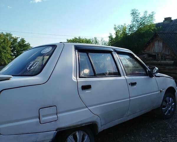 Белый ЗАЗ 1103 Славута, объемом двигателя 1.2 л и пробегом 270 тыс. км за 849 $, фото 9 на Automoto.ua
