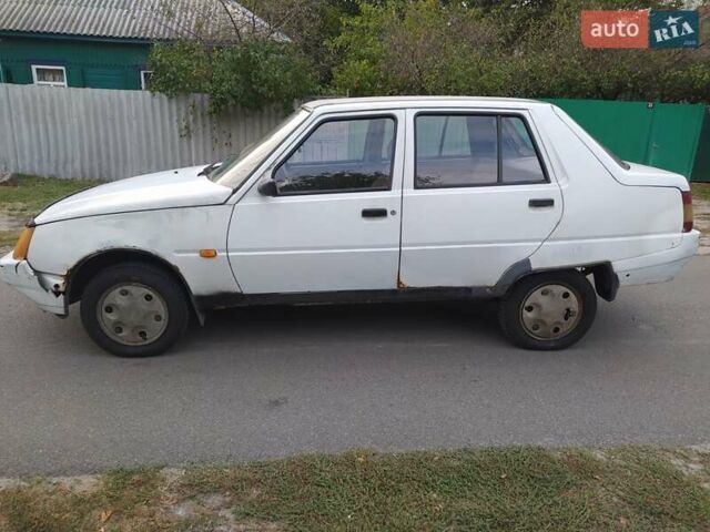 Белый ЗАЗ 1103 Славута, объемом двигателя 1.2 л и пробегом 150 тыс. км за 666 $, фото 1 на Automoto.ua