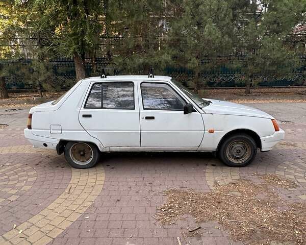 Белый ЗАЗ 1103 Славута, объемом двигателя 1.2 л и пробегом 156 тыс. км за 850 $, фото 5 на Automoto.ua