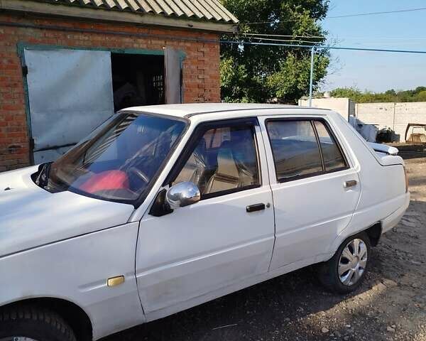 Белый ЗАЗ 1103 Славута, объемом двигателя 1.2 л и пробегом 270 тыс. км за 849 $, фото 20 на Automoto.ua