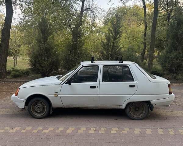 Белый ЗАЗ 1103 Славута, объемом двигателя 1.2 л и пробегом 156 тыс. км за 850 $, фото 8 на Automoto.ua