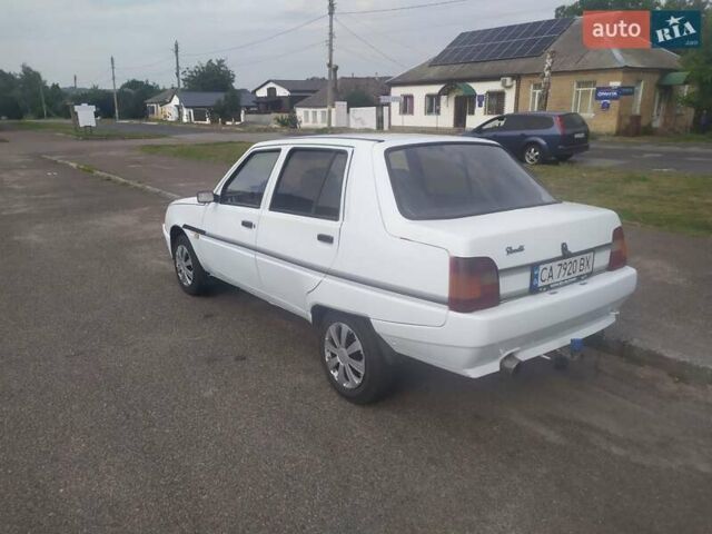 Белый ЗАЗ 1103 Славута, объемом двигателя 1.2 л и пробегом 150 тыс. км за 1200 $, фото 3 на Automoto.ua