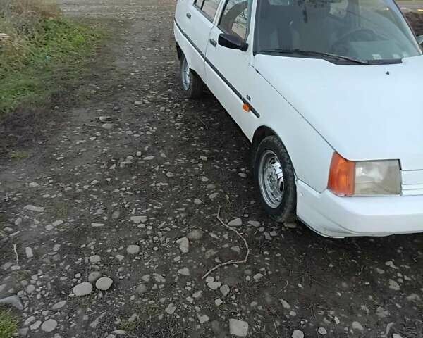 Белый ЗАЗ 1103 Славута, объемом двигателя 1.2 л и пробегом 167 тыс. км за 850 $, фото 3 на Automoto.ua