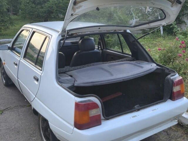 Белый ЗАЗ 1103 Славута, объемом двигателя 1.2 л и пробегом 200 тыс. км за 850 $, фото 5 на Automoto.ua