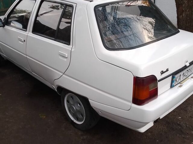 Белый ЗАЗ 1103 Славута, объемом двигателя 1.2 л и пробегом 400 тыс. км за 1100 $, фото 5 на Automoto.ua