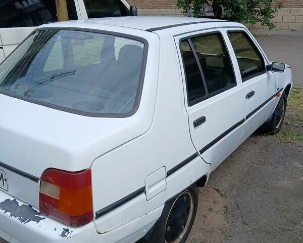 Белый ЗАЗ 1103 Славута, объемом двигателя 1.2 л и пробегом 140 тыс. км за 900 $, фото 7 на Automoto.ua