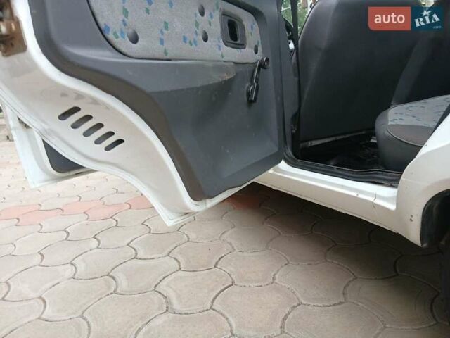 Белый ЗАЗ 1103 Славута, объемом двигателя 1.2 л и пробегом 78 тыс. км за 1550 $, фото 6 на Automoto.ua