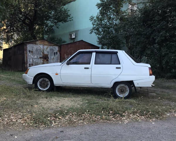 Белый ЗАЗ 1103 Славута, объемом двигателя 1.2 л и пробегом 160 тыс. км за 800 $, фото 16 на Automoto.ua