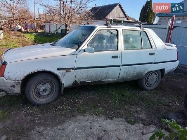 Белый ЗАЗ 1103 Славута, объемом двигателя 1.3 л и пробегом 123 тыс. км за 377 $, фото 4 на Automoto.ua