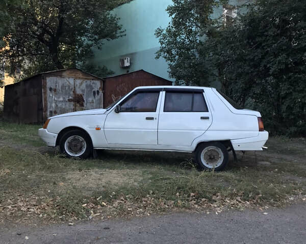 Белый ЗАЗ 1103 Славута, объемом двигателя 1.2 л и пробегом 160 тыс. км за 800 $, фото 1 на Automoto.ua