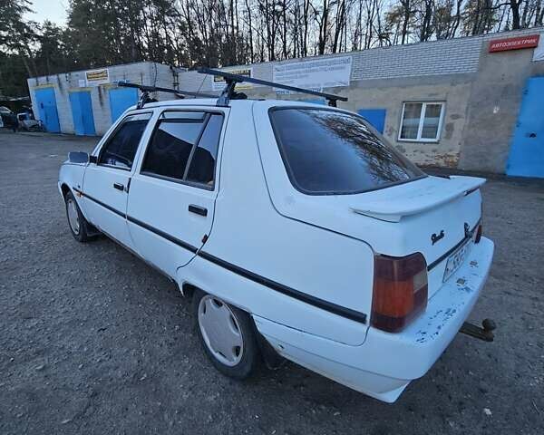 Белый ЗАЗ 1103 Славута, объемом двигателя 1.3 л и пробегом 112 тыс. км за 800 $, фото 2 на Automoto.ua