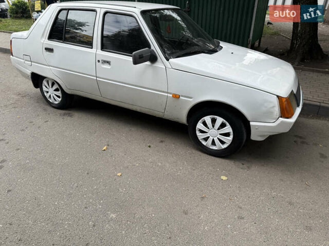 Белый ЗАЗ 1103 Славута, объемом двигателя 1.2 л и пробегом 180 тыс. км за 799 $, фото 3 на Automoto.ua