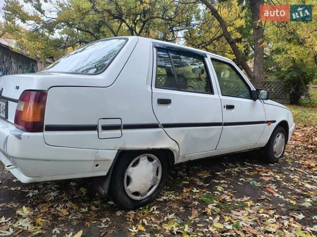 ЗАЗ 1103 Славута 2005 у Києві на Automoto.ua Білий ЗАЗ 1103 Славута, об'ємом двигуна 1.2 л та пробігом 99 тис. км за 850 $, фото 4 на Automoto.ua