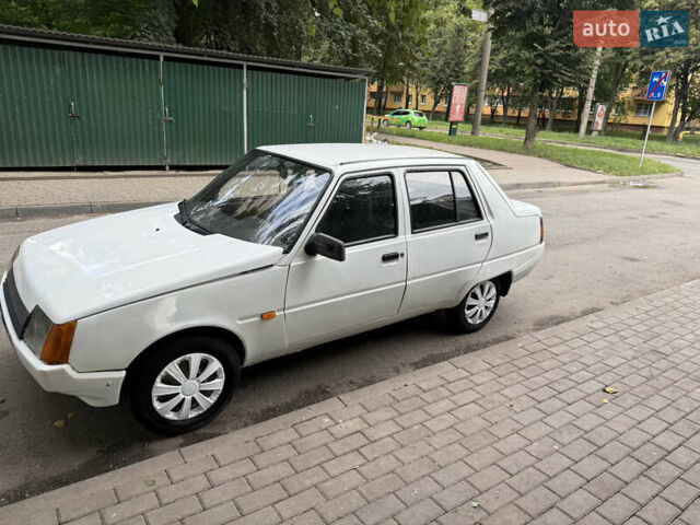 Белый ЗАЗ 1103 Славута, объемом двигателя 1.2 л и пробегом 180 тыс. км за 750 $, фото 9 на Automoto.ua