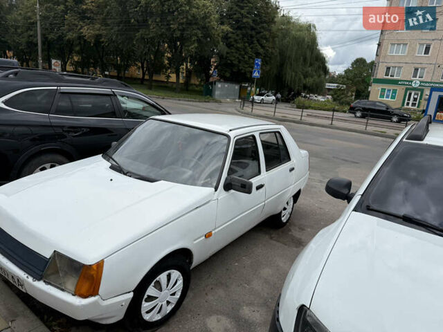 Белый ЗАЗ 1103 Славута, объемом двигателя 1.2 л и пробегом 180 тыс. км за 750 $, фото 10 на Automoto.ua