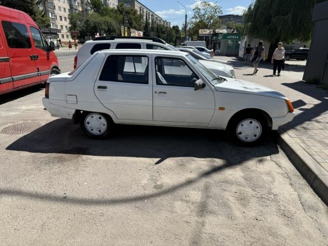 Белый ЗАЗ 1103 Славута, объемом двигателя 1.2 л и пробегом 170 тыс. км за 700 $, фото 5 на Automoto.ua