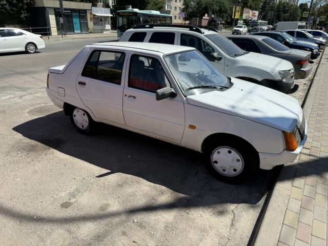 Белый ЗАЗ 1103 Славута, объемом двигателя 1.2 л и пробегом 170 тыс. км за 700 $, фото 6 на Automoto.ua