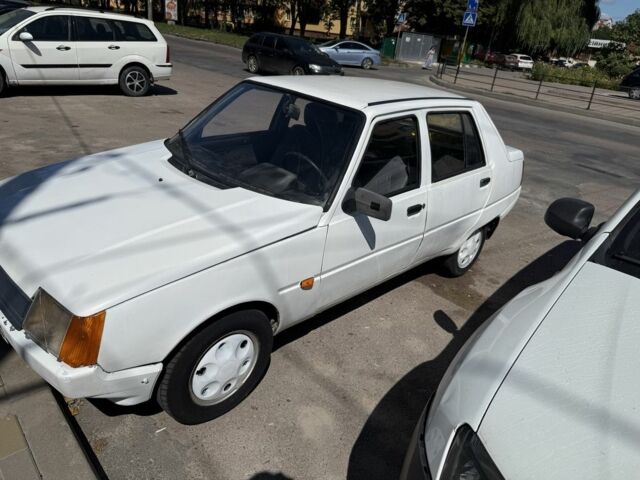 Белый ЗАЗ 1103 Славута, объемом двигателя 1.2 л и пробегом 170 тыс. км за 700 $, фото 3 на Automoto.ua