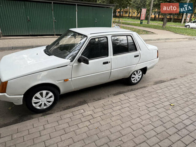 Белый ЗАЗ 1103 Славута, объемом двигателя 1.2 л и пробегом 180 тыс. км за 750 $, фото 12 на Automoto.ua